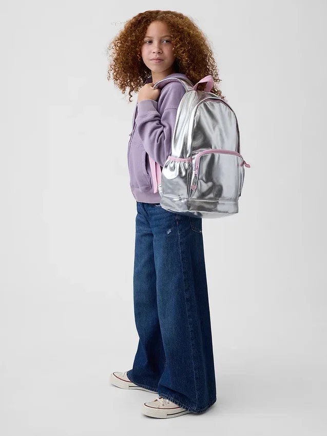 Mochila infantil con dijes metalizados