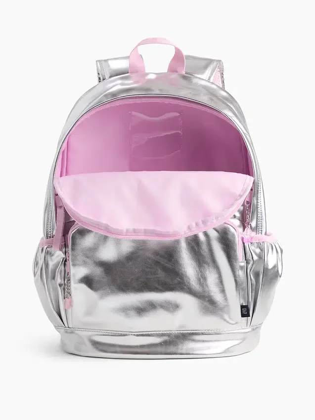 Mochila infantil con dijes metalizados