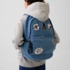 Mochila infantil de mezclilla con parches de logotipos