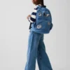Mochila infantil de mezclilla con parches de logotipos