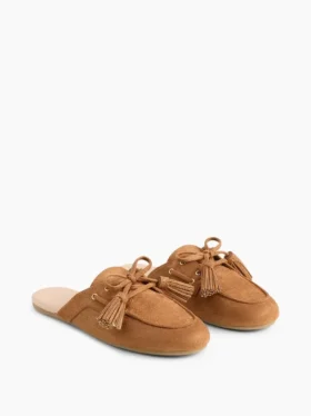 Mules veganas de gamuza con borlas