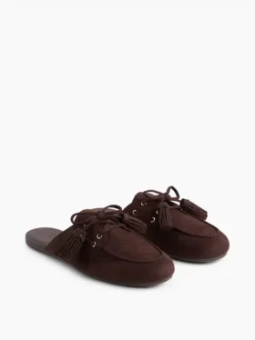 Mules veganas de gamuza con borlas