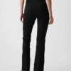 Pantalones acampanados de talle alto con tejido elástico en dos direcciones