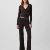 Pantalones acampanados modernos de canalé ancho