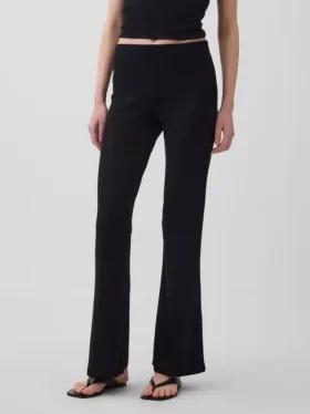 Pantalones acampanados modernos de canalé ancho