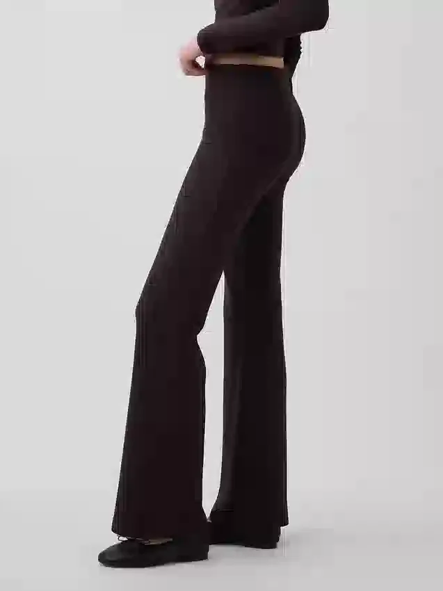 Pantalones acampanados modernos de canalé ancho