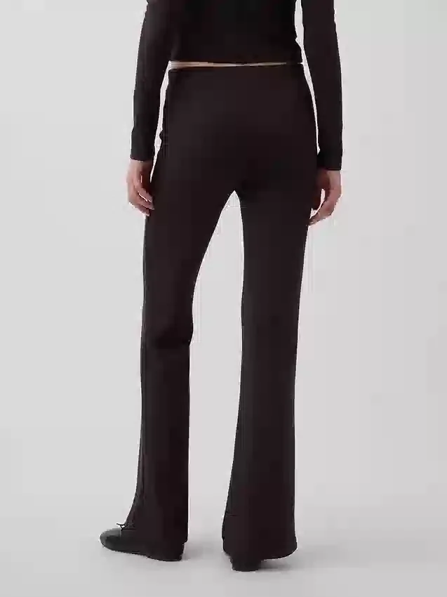 Pantalones acampanados modernos de canalé ancho