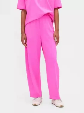Pantalones anchos de tela gruesa