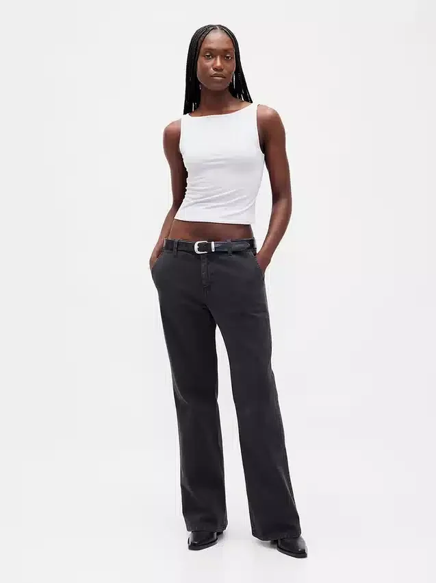 Pantalones caqui acampanados de talle bajo y corte holgado