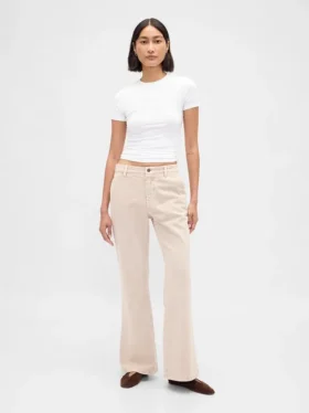 Pantalones caqui acampanados de talle bajo y corte holgado