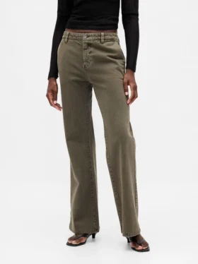 Pantalones caqui acampanados de talle bajo y corte holgado