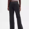 Pantalones caqui acampanados de talle bajo y corte holgado