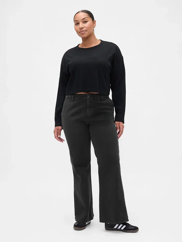 Pantalones caqui acampanados de talle bajo y corte holgado