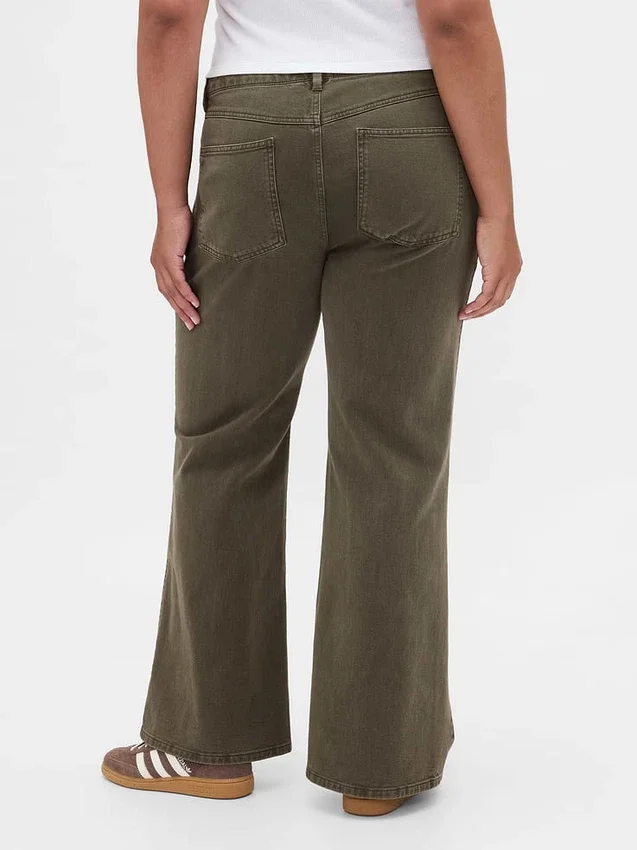 Pantalones caqui acampanados de talle bajo y corte holgado