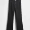 Pantalones caqui acampanados de talle bajo y corte holgado