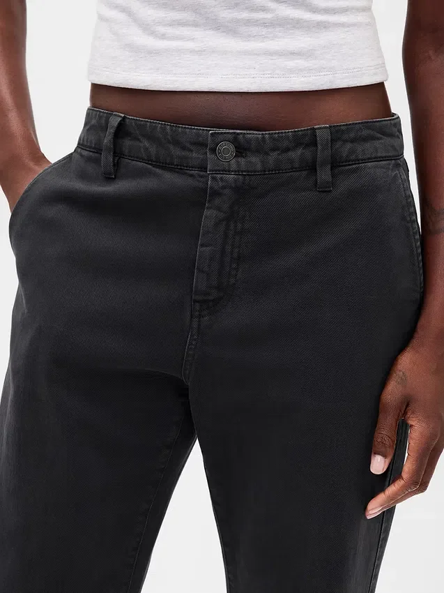 Pantalones caqui acampanados de talle bajo y corte holgado