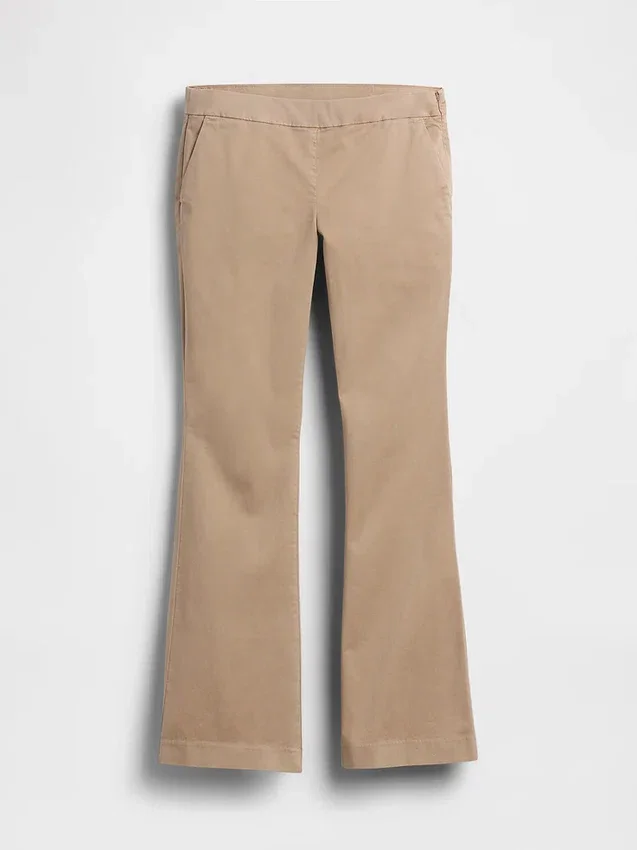 Pantalones caqui ajustados de tiro bajo y corte acampanado
