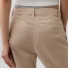 Pantalones caqui de talle medio