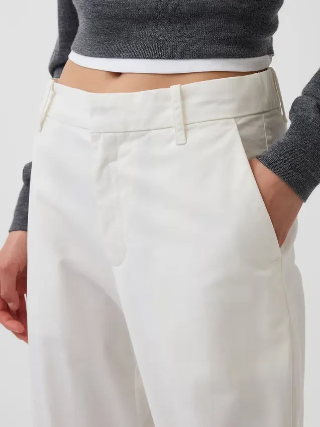 Pantalones caqui de talle medio