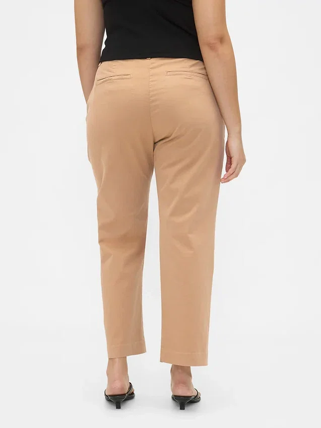 Pantalones caqui de talle medio