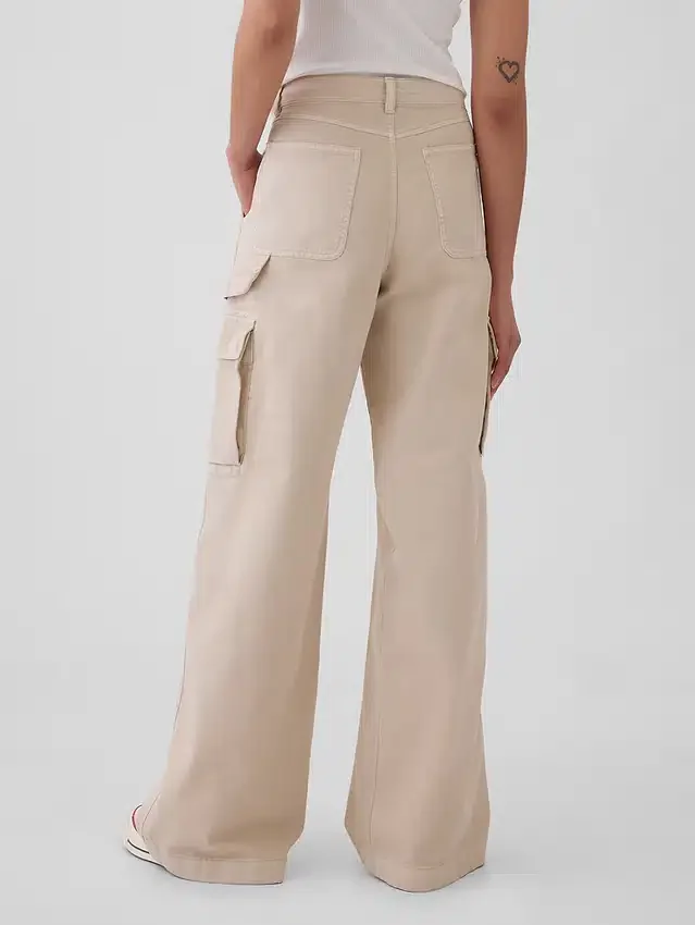 Pantalones caqui holgados de estilo cargo de talle medio