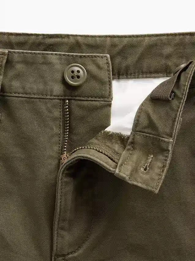 Pantalones caqui holgados de estilo moderno para niños