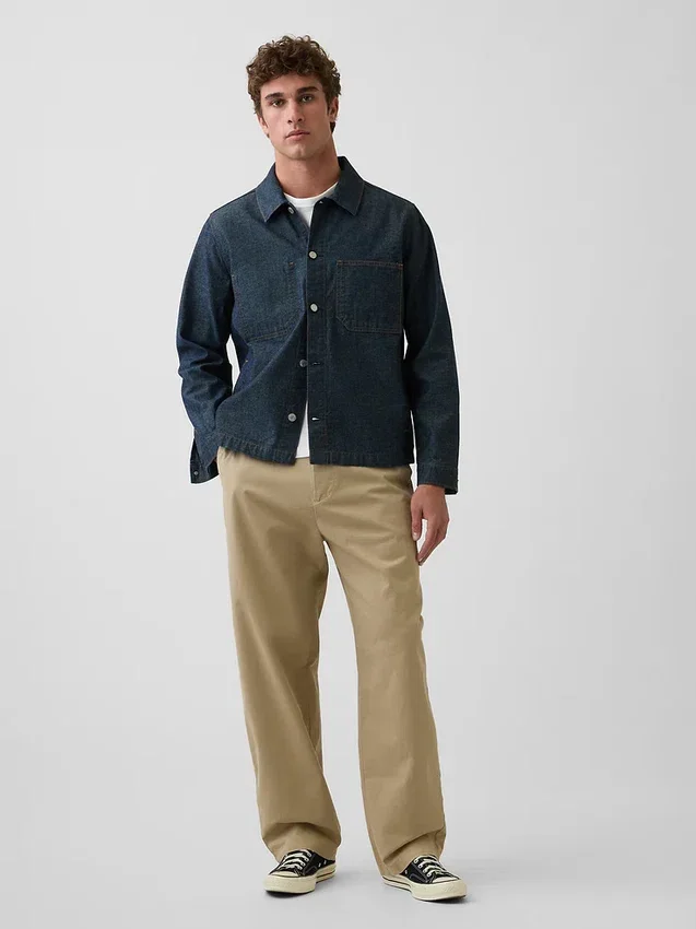 Pantalones caqui holgados y modernos