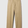 Pantalones caqui holgados y modernos
