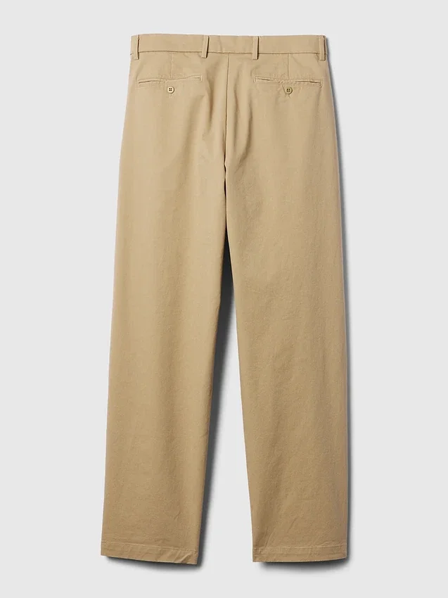 Pantalones caqui holgados y modernos