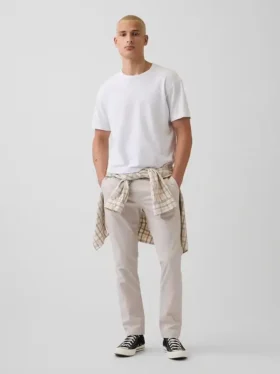 Pantalones caqui modernos de corte ajustado