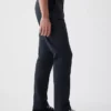 Pantalones caqui modernos de corte cónico