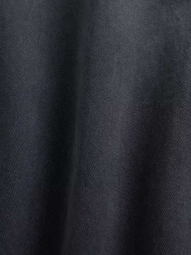 Pantalones caqui rectos de corte relajado en sarga pesada