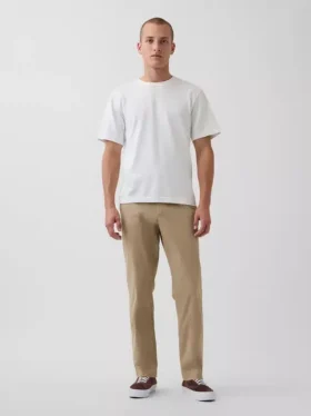 Pantalones caqui rectos modernos