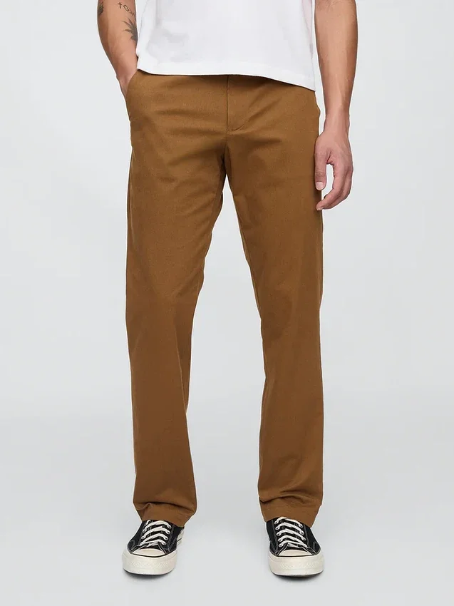 Pantalones caqui rectos modernos