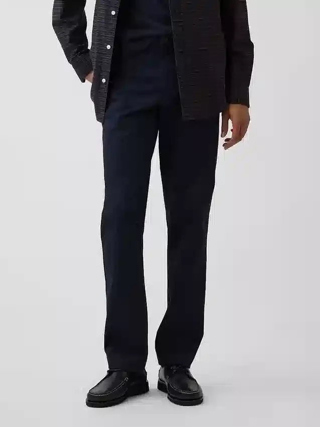 Pantalones caqui rectos modernos