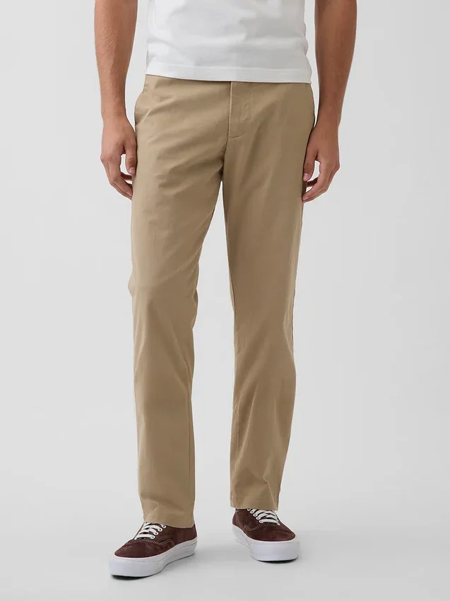 Pantalones caqui rectos modernos