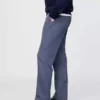Pantalones caqui rectos modernos