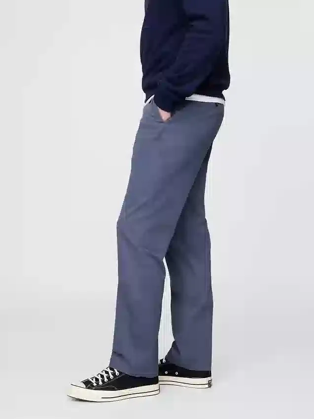 Pantalones caqui rectos modernos