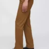 Pantalones caqui rectos modernos