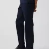 Pantalones caqui rectos modernos