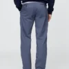 Pantalones caqui rectos modernos
