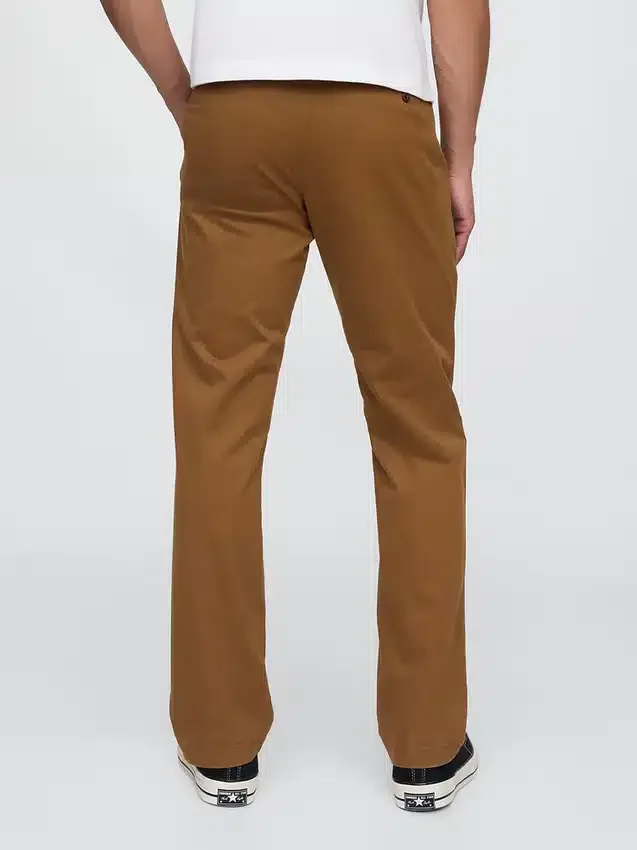 Pantalones caqui rectos modernos