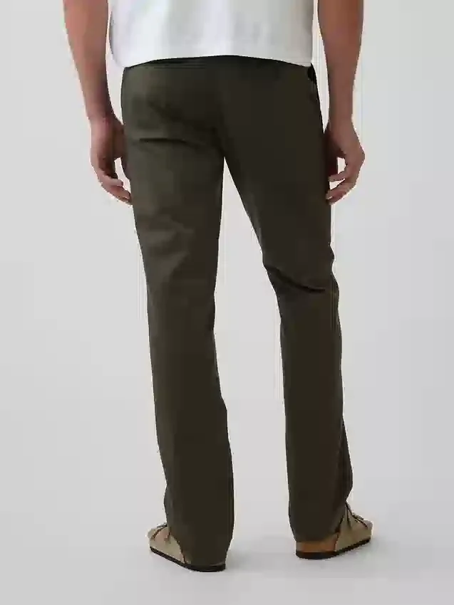 Pantalones caqui rectos modernos