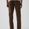 Pantalones caqui rectos modernos