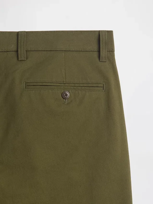 Pantalones caqui rectos modernos