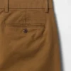 Pantalones caqui rectos modernos