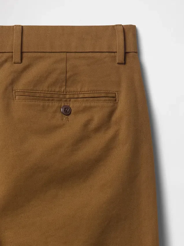 Pantalones caqui rectos modernos