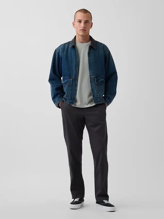 Pantalones caqui rectos modernos