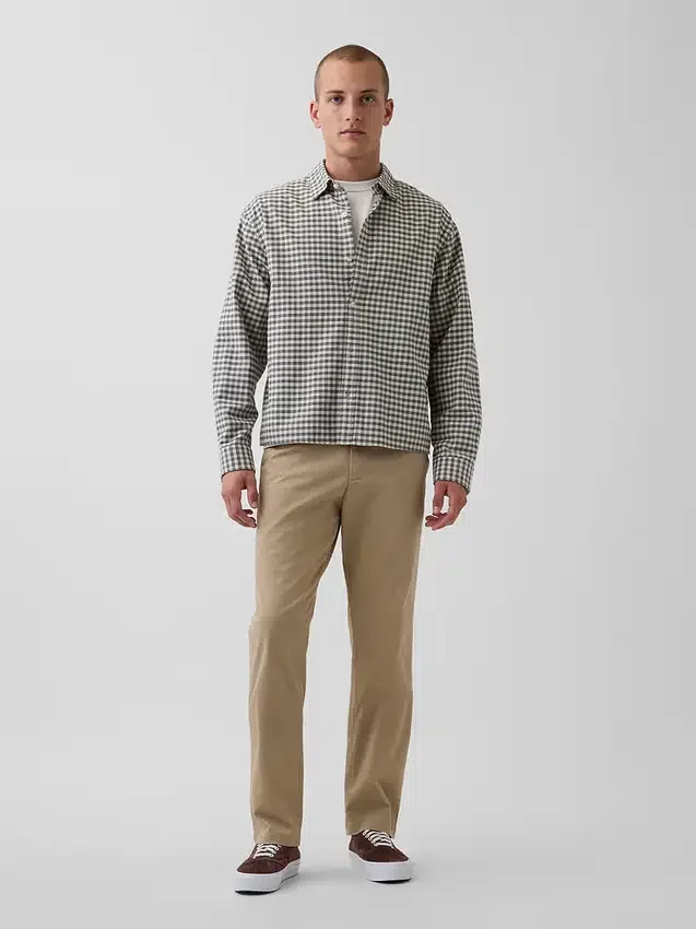 Pantalones caqui rectos modernos