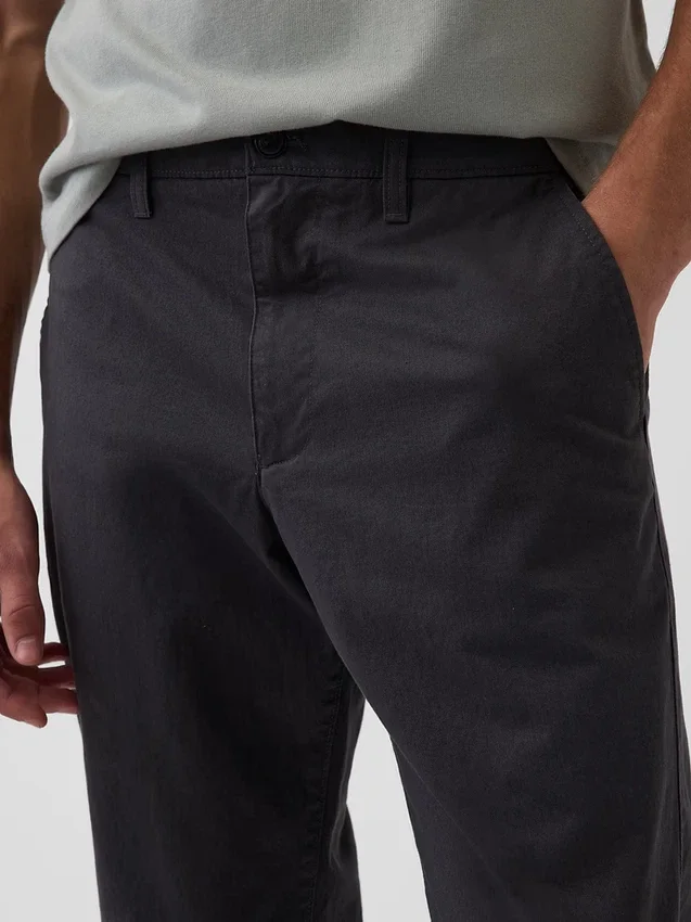 Pantalones caqui rectos modernos
